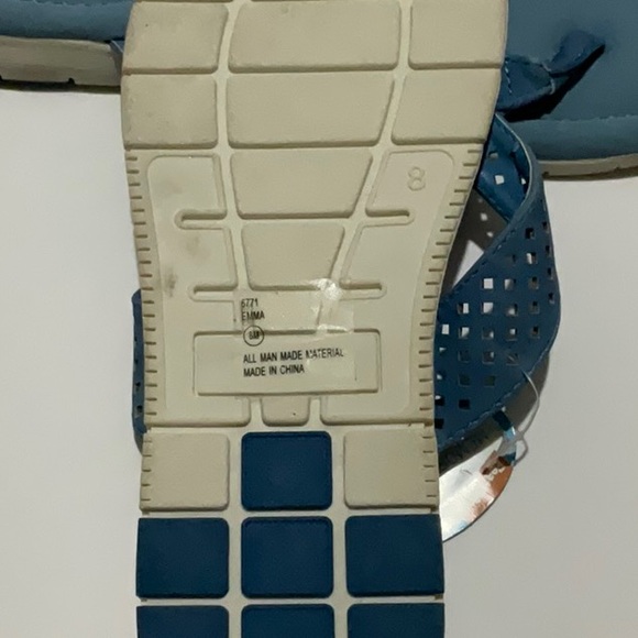 Coral Bay Blue Sandals/Flip Flops, Size 8 NWT - Picture 4 of 5